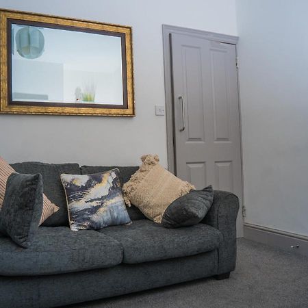 The Highfield Villa, 5 Bedrooms, Northampton Centre, Sleeps 10 エクステリア 写真
