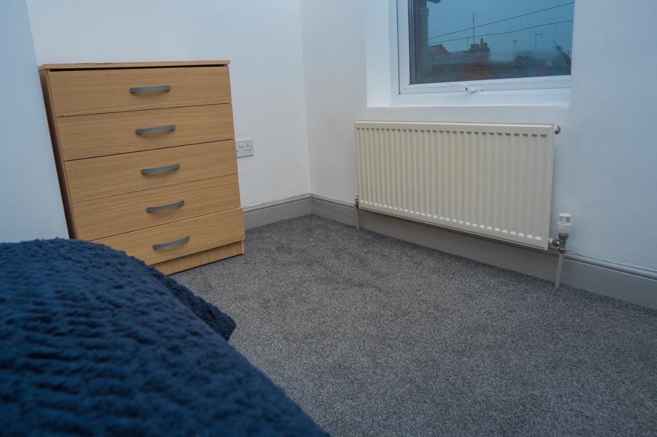 The Highfield Villa, 5 Bedrooms, Northampton Centre, Sleeps 10 エクステリア 写真