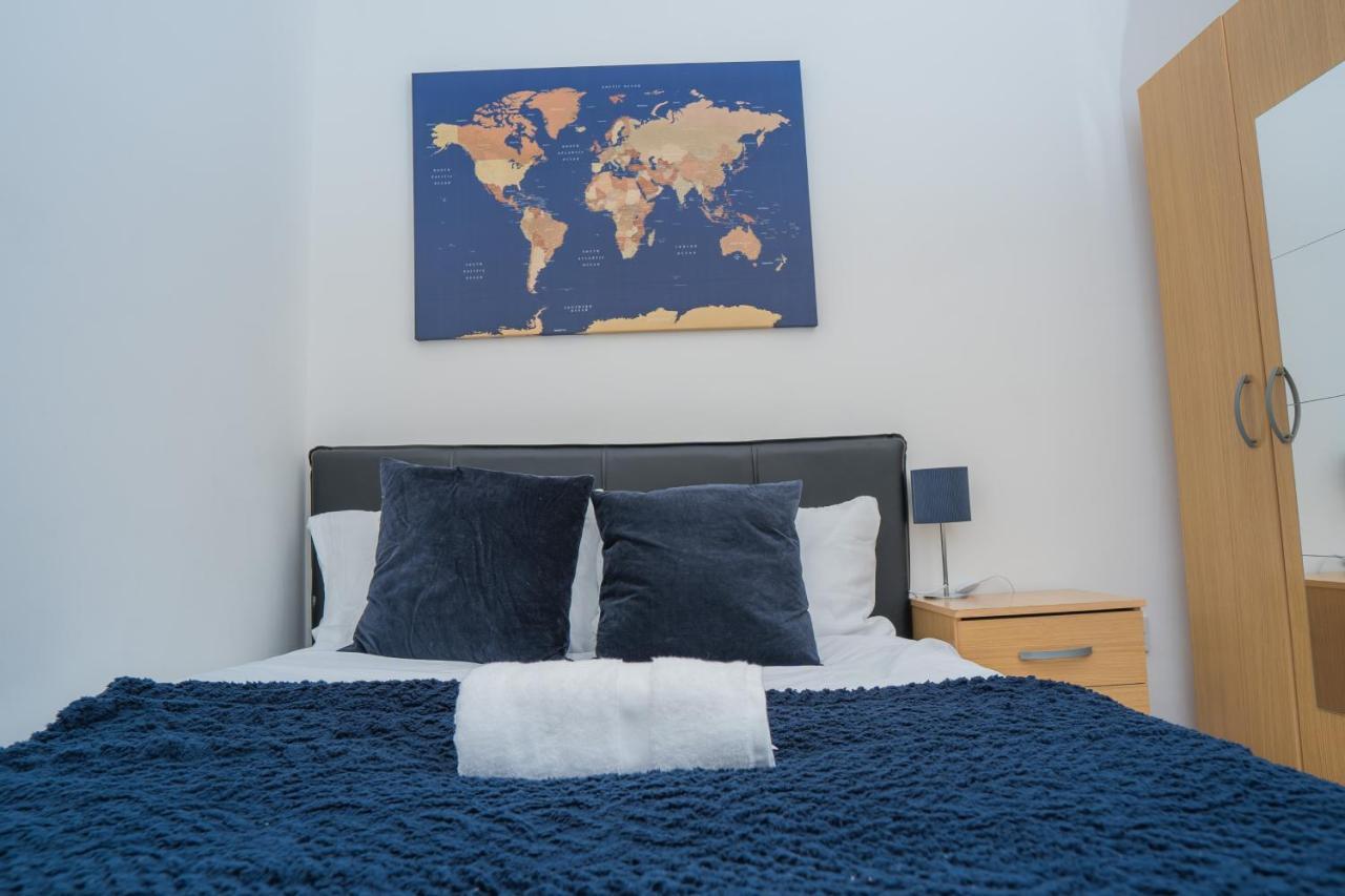 The Highfield Villa, 5 Bedrooms, Northampton Centre, Sleeps 10 エクステリア 写真