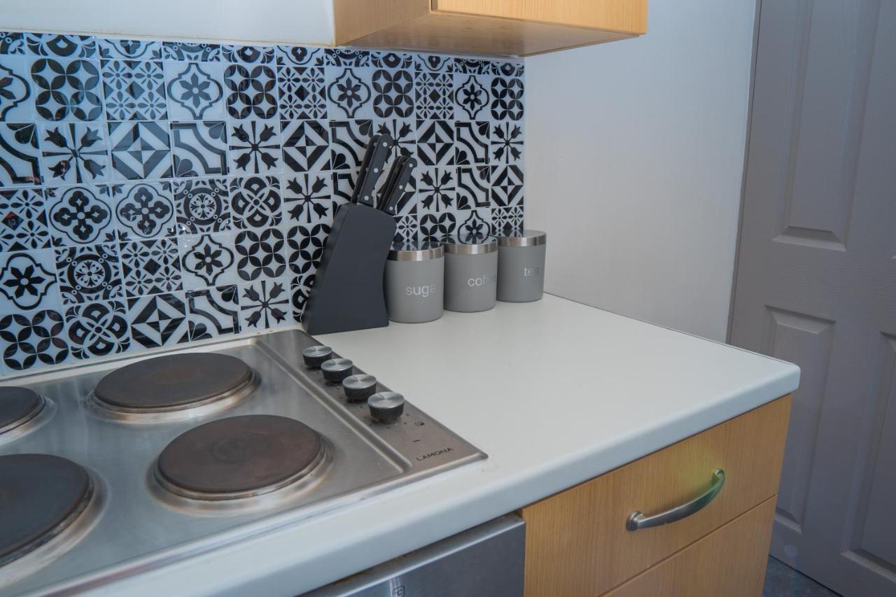 The Highfield Villa, 5 Bedrooms, Northampton Centre, Sleeps 10 エクステリア 写真
