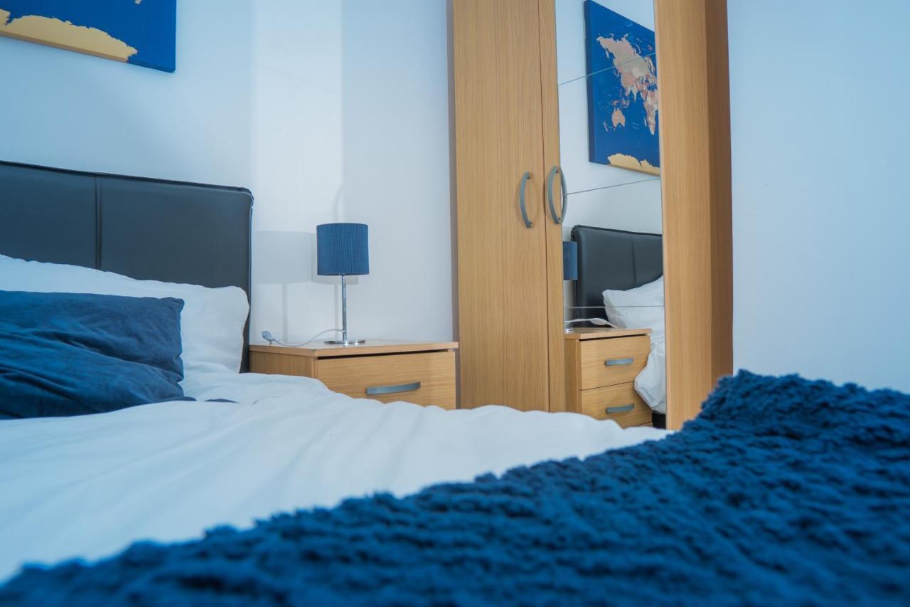 The Highfield Villa, 5 Bedrooms, Northampton Centre, Sleeps 10 エクステリア 写真
