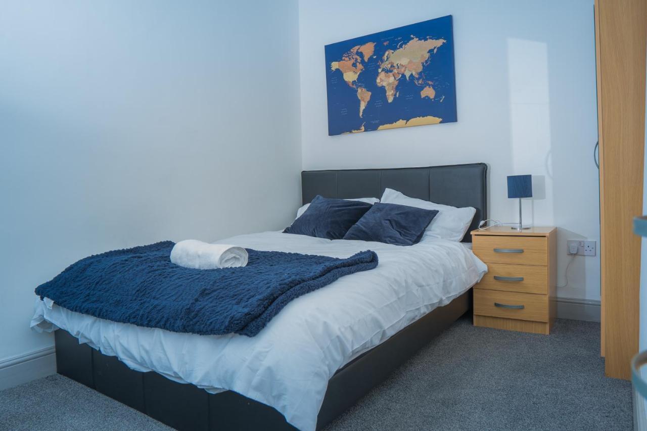 The Highfield Villa, 5 Bedrooms, Northampton Centre, Sleeps 10 エクステリア 写真
