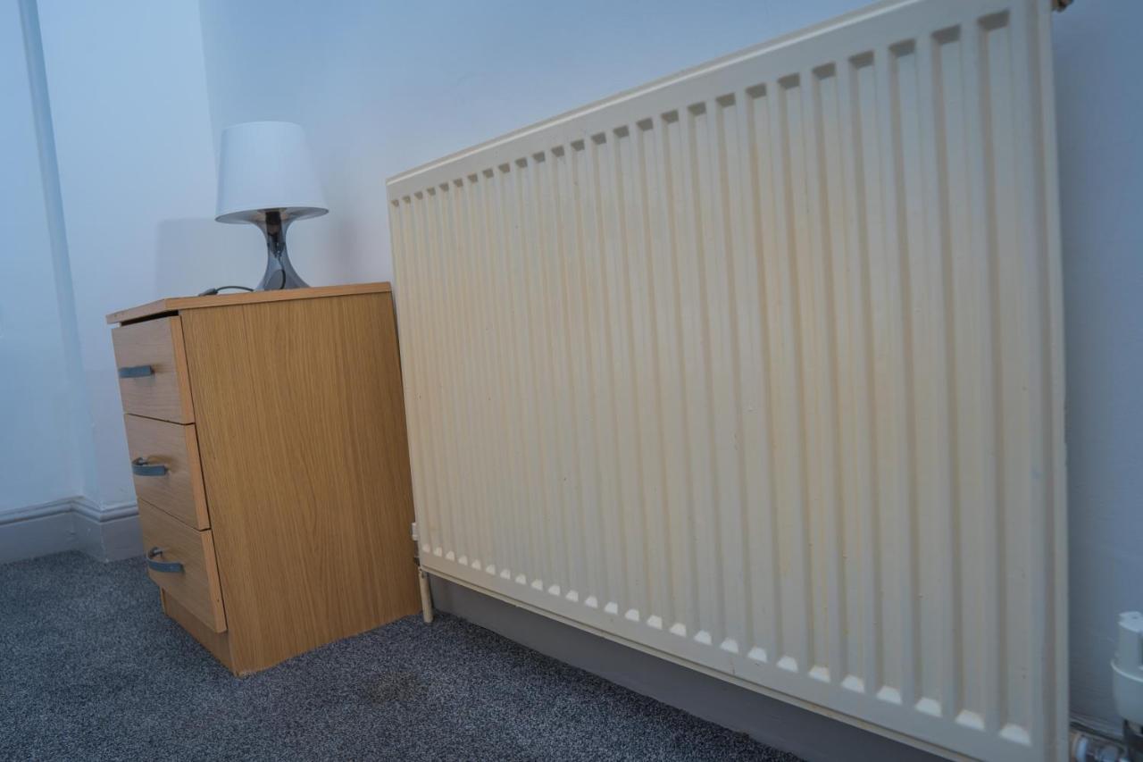 The Highfield Villa, 5 Bedrooms, Northampton Centre, Sleeps 10 エクステリア 写真